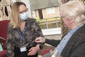 Sharon Moss, one of North Yorkshire’s registered care home managers, shares
precious time with a resident during the Covid-19 pandemic.