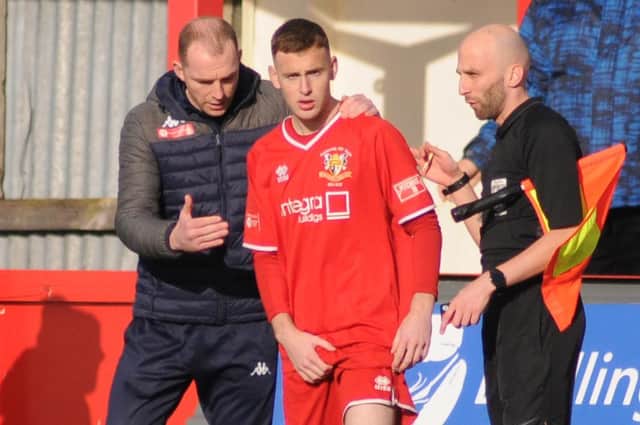 Louis Beckett is given his final instructions by boss Brett Agnew before coming on for his Bridlington Town debut in the 0-0 draw at home to Stocksbridge
Photo by Dom Taylor