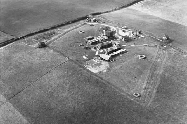 This 1941 Bempton photo shows the entire site within a fence and protected by several circular gun emplacements. Photo courtesy of Historic England