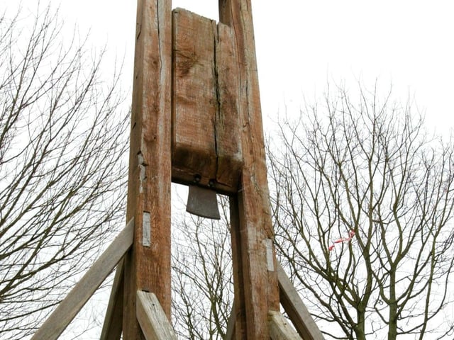 More than 50 felons were executed under the primitive guillotine put up in the 16th century. It was used until the mid-17th century.
The gibbet can be found at the junction of Bedford Street North and Gibbet Street.