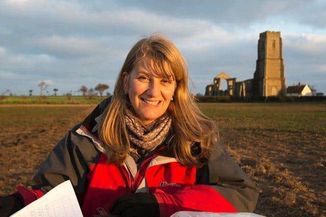 Time Team's Carenza Lewis, who will review finds.