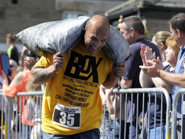 Every Easter Monday, the village of Gawthorpe near Ossett, West Yorkshire, holds the annual World Coal Carrying Championships. This event has been held for many years, first taking place in 1963 and harking back to Yorkshire’s coal mining industry. This event sees men and women race the streets of Gawthorpe carrying huge sacks of coal in an attempt to be the first one to cross the finish line. The Men’s Veterans Race race takes place first, followed by a women’s race and then two main men’s races, with men carrying 50 kg of coal and women 20kg.