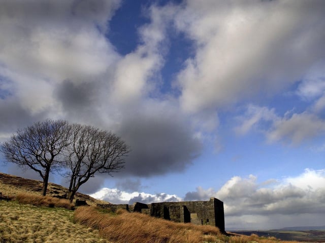 Explore the wild landscape that inspired romantic classics such as Jane Eyre and Wuthering Heights with a romantic walk through heather-clad moorland.
Discover the Brontë Bridge, ruins of Top Withens and the Brontë Falls and take a wander up to Cow and Calf rocks to drink in the view of attractive Victorian spa town Ilkley far below.