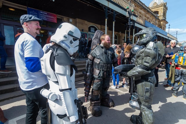 A Stormtrooper and Halo's Master Chief talk to fans.