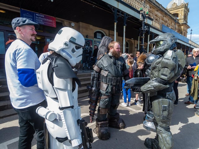 A Stormtrooper and Halo's Master Chief talk to fans.