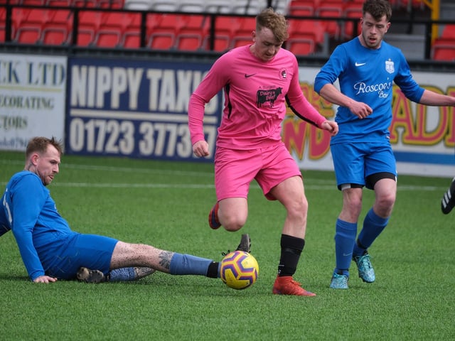Roscoes Bar try to halt a Cayton attack