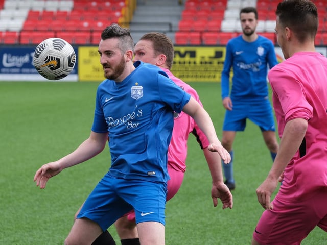 Roscoes Bar look to get to the ball first