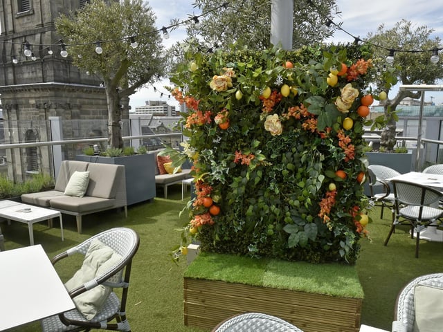 Restaurant, terrace and bar in Leeds' Trinity Centre with rooftop views of the city. Try their classic cocktails – daiquiris, martinis and margaritas.
angelica-leeds.com