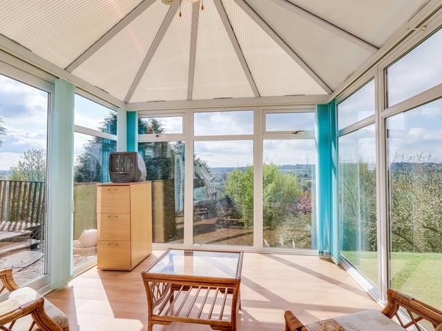 This 'garden room' is surrounded by greenery with country views.