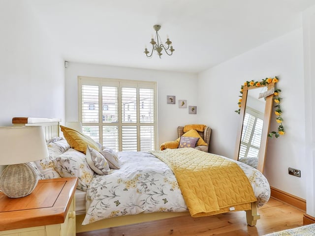 The large window allows natural light to pur in to this room with free standing furniture.