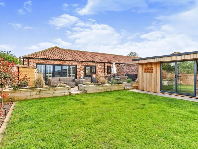This is a perect home for entertaining with a large patio and lawn, outstanding views, and a summer house with bar.