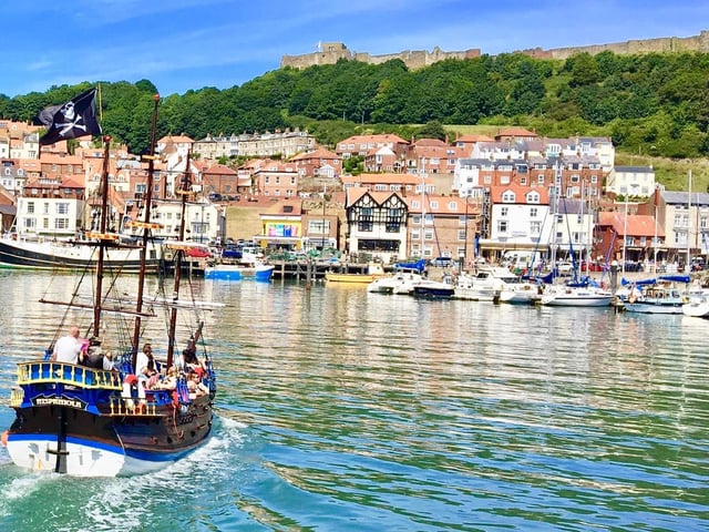Pirate boat Hispaniola returns to the harbour