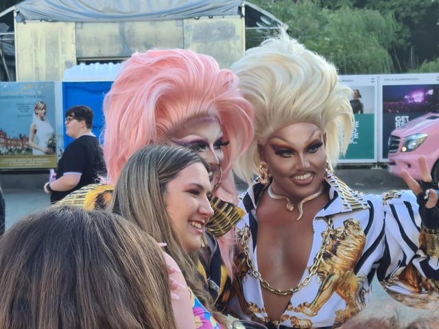 Some of the audience wore spectacular outfits and posed for pictures with other fans