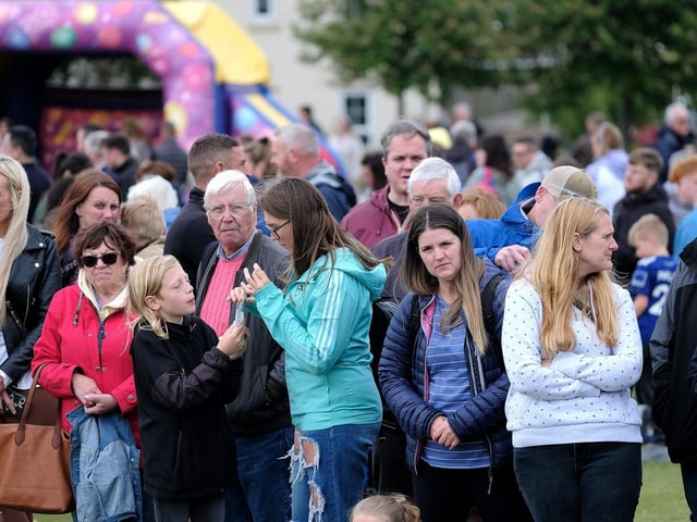 Crowds waiting for the attractions to begin at Cayton.