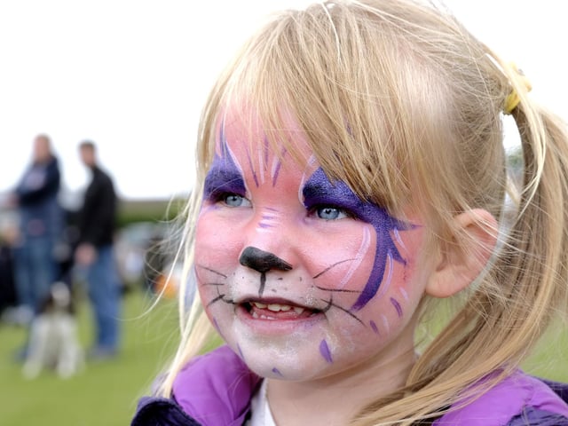 Alys gets her face painted at Cayton.
