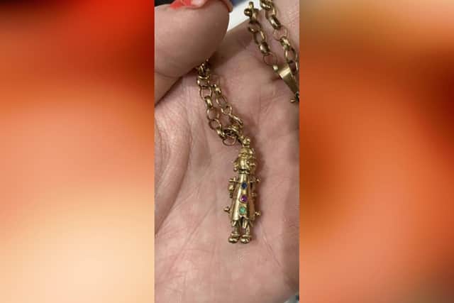 The distinctive necklace