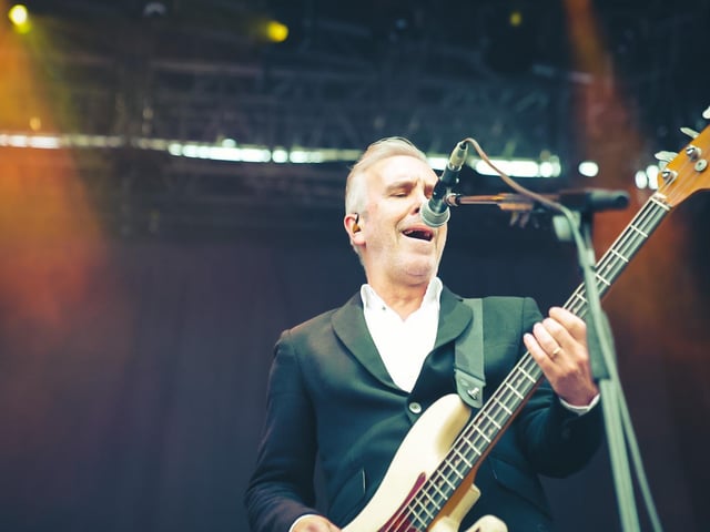 Bass player Nick Seymour
