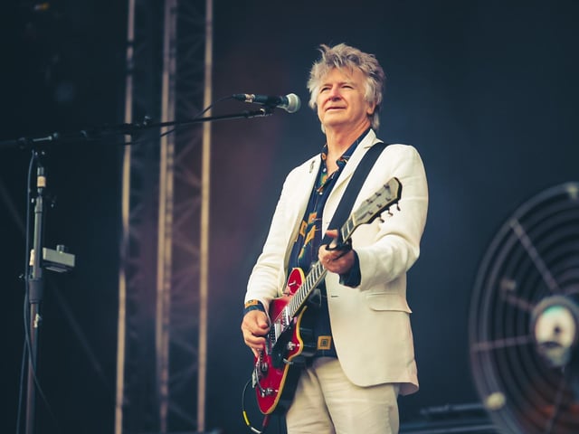 Neil Finn takes in the crowd