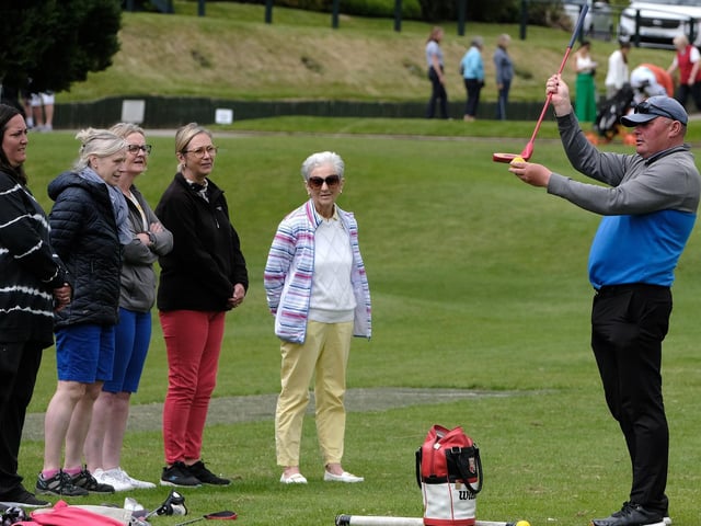 South Cliff GC coach Ivan Oliver passes on some top advice
