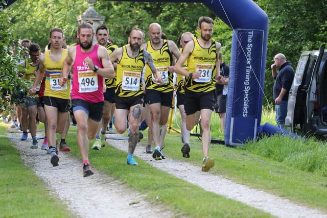The early stages of the Sledmere Sunset Trail 10k race