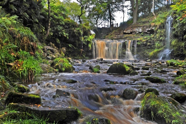 Located to the north of Hebden Bridge, there is a pretty packhorse bridge above the falls. Take care accessing the lower falls as it can be slippery. The site is also popular for wild swimming.