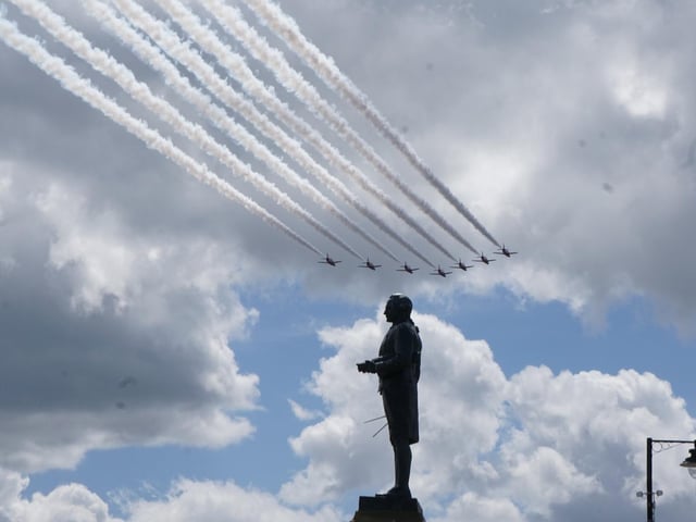 Captain Cook greets the Red Arrows.
