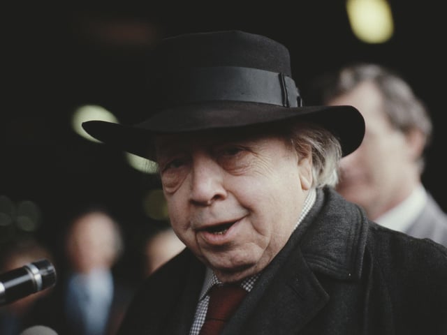 The playwright and novelist John Boynton Priestley was born in Manningham,
Bradford. His Yorkshire background is reflected in much of his fiction, notably in
The Good Companions (1929), which first brought him to wide public notice.
Many of his plays are structured around a time slip, and he went on to develop
a new theory of time, with different dimensions that link past, present and future.
He wrote An Inspector Calls and When We Are Married.