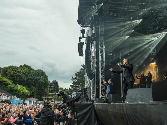 Put your hands up!