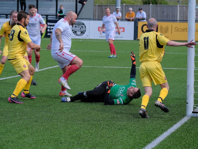 Jimmy Beadle's close-range shot beats Kevin Martin