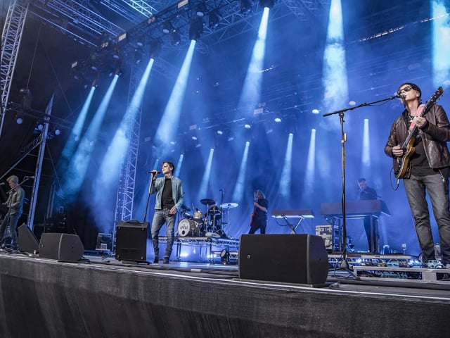 A-Ha wow the crowd.
picture: Cuffe & Taylor