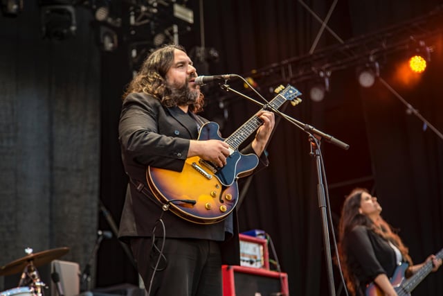 The Magic Numbers entertain the crowd