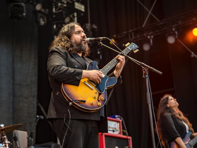 The Magic Numbers entertain the crowd