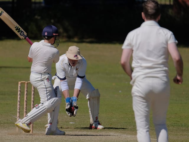 Ravenscar 2nds skipper Les Hall gathers the ball