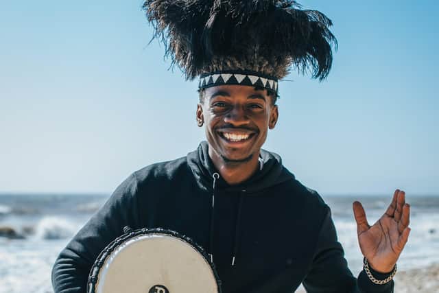 Featuring Zimbabwean music and dance, the show is joyful and colourful, with bouncing rhythms, acrobatics, and breakdance.