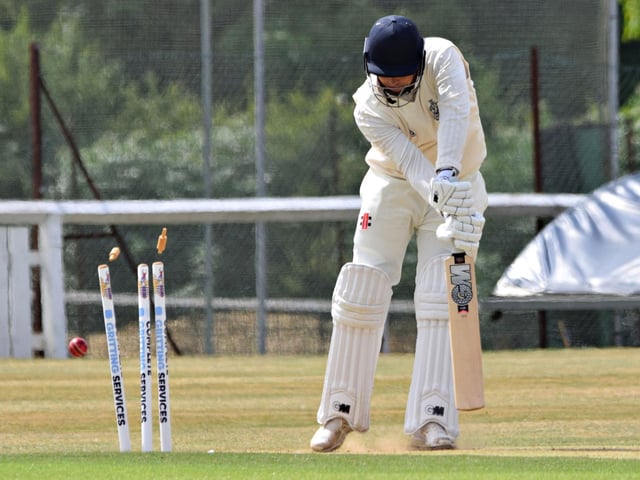 Scarborough all-rounder Ben Elvidge departs leaving the visitors 6-3