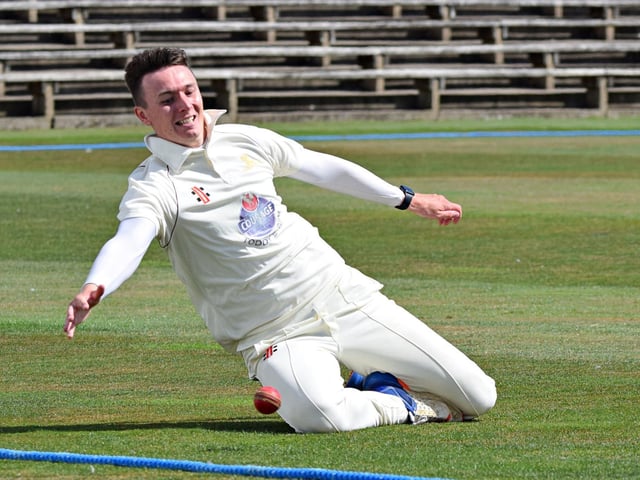 A great attempt to stop a boundary by a Pock fielder in the deep