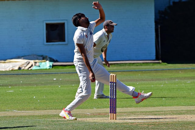 Scarborough 2nds' Zain Maqsood in bowling action
