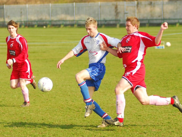 Do you recognise any footballers in this photo?