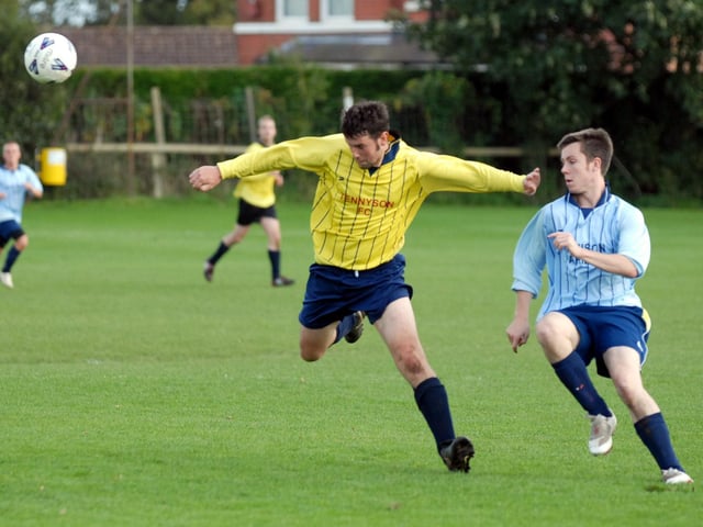 Do you recognise any footballers in this photo?