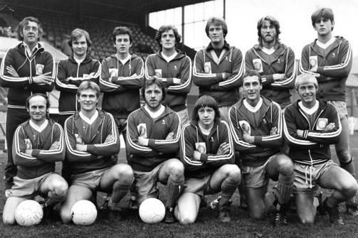 Do you recognise any footballers in this photo?