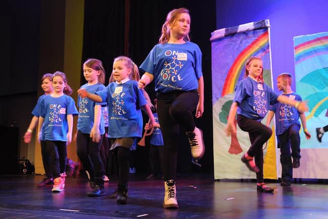 Hilderthorpe Primary school children take part in a dress rehearsal ahead of the Rock Challenge. (PA1308-13g)