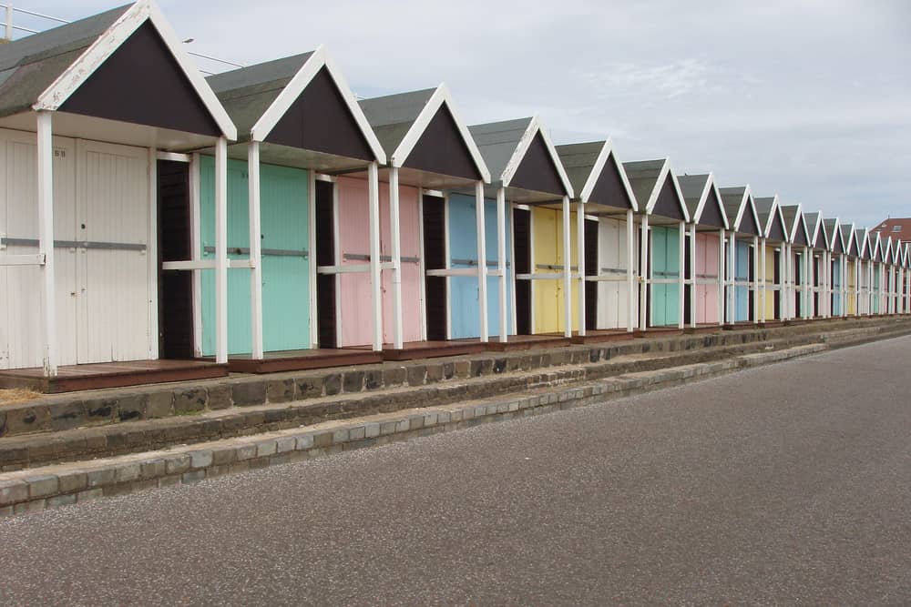 The existing chalets are being removed and replaced with brand new ones of the same type, in shades of blue and white, designed to give them a seaside feel.