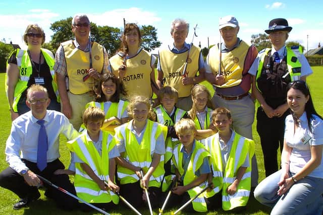 A litter pick is organised at Flamborough School by East Riding Council with the help of the Bridlington Rotary Club in 2008. (PA0829-11)