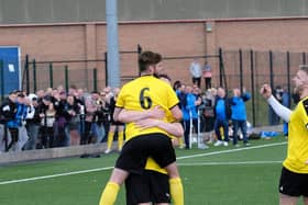 Trafalgar 2 Newlands 0

Photos by Richard Ponter