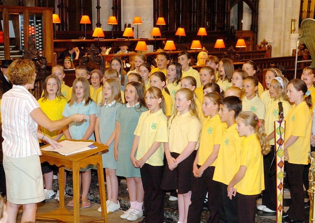 Miss Beckett conducts Burlington Junior School choir at Priory Church to start the Old Town Festival in 2006. Do you recognise any of the people in the picture? Photo taken by Paul Atkinson (PA0628-27)