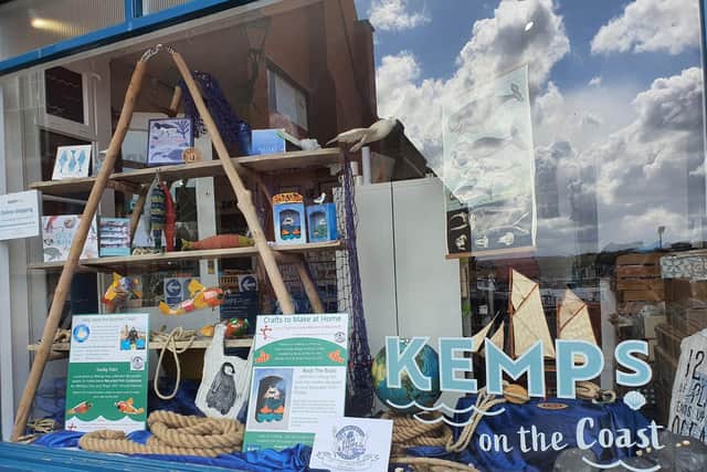 The window display at Kemps on the Coast, Grape Lane.
