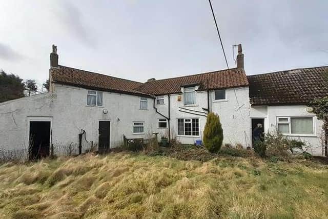 Verwell House Farm includes 1.5 acres and assorted agricultural outbuildings.