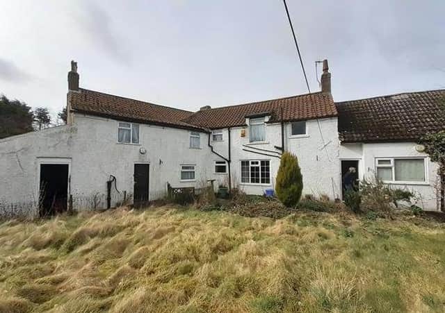 Verwell House Farm includes 1.5 acres and assorted agricultural outbuildings.