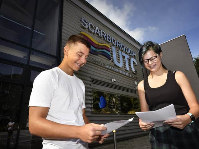 Serhii Popov and Robin Evenden with their results