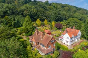 An aerieal view showing the house that is currently for sale, and its surroundings.